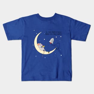 mouse flyes to the moon for cheese Kids T-Shirt